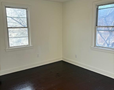 5030 South Dakota Avenue Ne - Photo Thumbnail 10