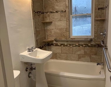 5030 South Dakota Avenue Ne - Photo Thumbnail 21