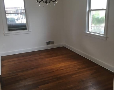 5030 South Dakota Avenue Ne - Photo Thumbnail 3