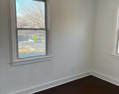 5030 South Dakota Avenue Ne - Photo Thumbnail 7