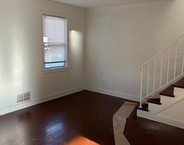 5030 South Dakota Avenue Ne - Photo Thumbnail 11
