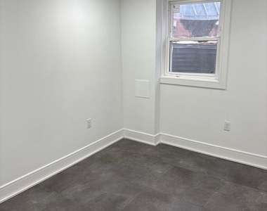 5030 South Dakota Avenue Ne - Photo Thumbnail 16
