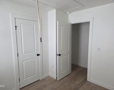 2811 Wilcox Place - Photo Thumbnail 4