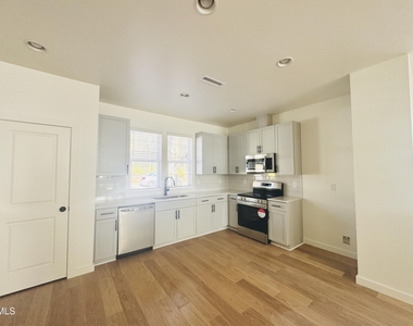 2811 Wilcox Place - Photo Thumbnail 2