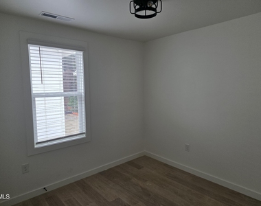 2811 Wilcox Place - Photo Thumbnail 6