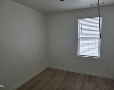 2811 Wilcox Place - Photo Thumbnail 3