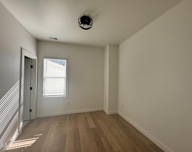 2811 Wilcox Place - Photo Thumbnail 9