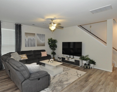 1717 T H Johnson Dr - Photo Thumbnail 6