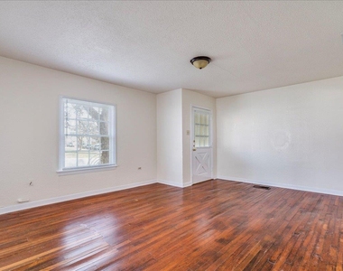 1119 N Lbj Dr - Photo Thumbnail 7