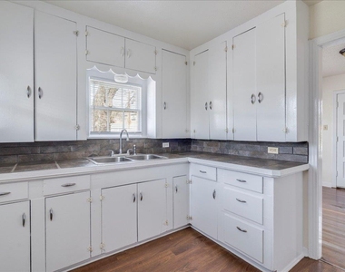 1119 N Lbj Dr - Photo Thumbnail 10