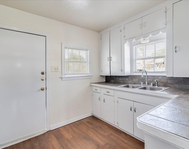 1119 N Lbj Dr - Photo Thumbnail 9