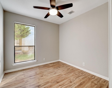 1406 Hyridge Circle - Photo Thumbnail 12