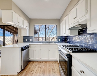 1406 Hyridge Circle - Photo Thumbnail 8