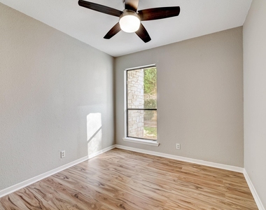 1406 Hyridge Circle - Photo Thumbnail 11