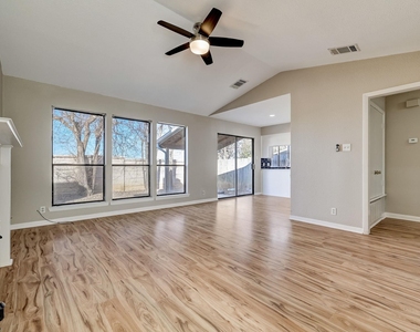 1406 Hyridge Circle - Photo Thumbnail 2