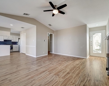 1406 Hyridge Circle - Photo Thumbnail 3