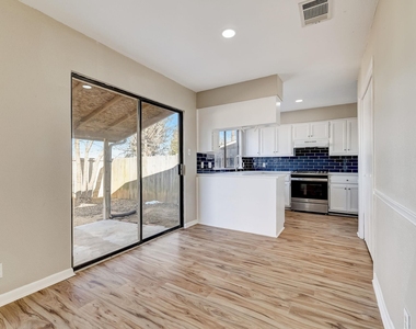 1406 Hyridge Circle - Photo Thumbnail 5