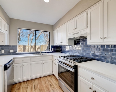 1406 Hyridge Circle - Photo Thumbnail 7