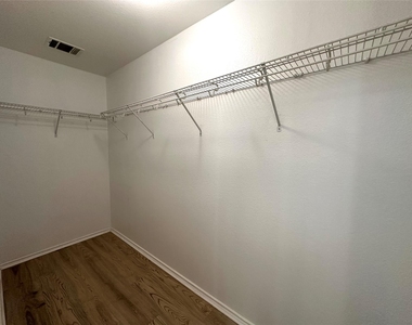 722 Lavaca Loop - Photo Thumbnail 10