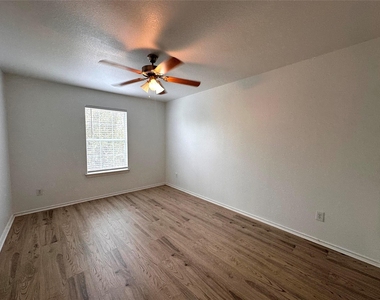 722 Lavaca Loop - Photo Thumbnail 15