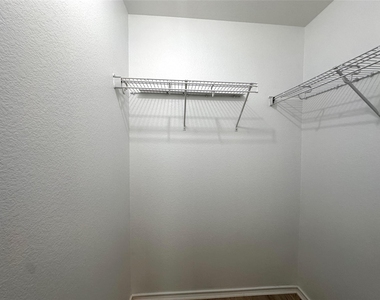 722 Lavaca Loop - Photo Thumbnail 16