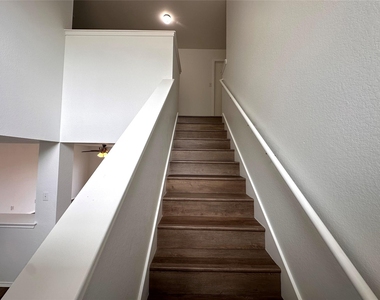 722 Lavaca Loop - Photo Thumbnail 7