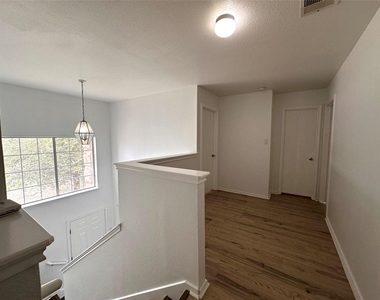 722 Lavaca Loop - Photo Thumbnail 8