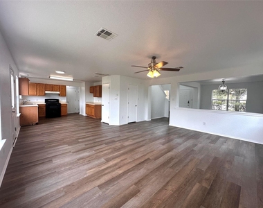 722 Lavaca Loop - Photo Thumbnail 4