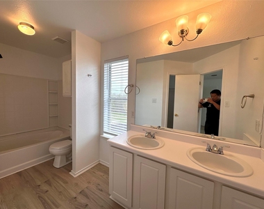 722 Lavaca Loop - Photo Thumbnail 12