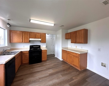 722 Lavaca Loop - Photo Thumbnail 5