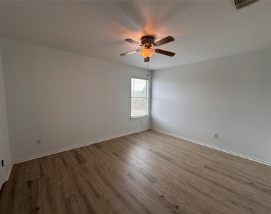 722 Lavaca Loop - Photo Thumbnail 18