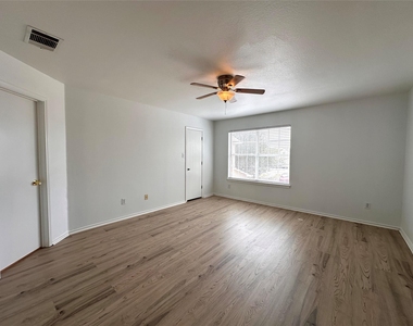 722 Lavaca Loop - Photo Thumbnail 9