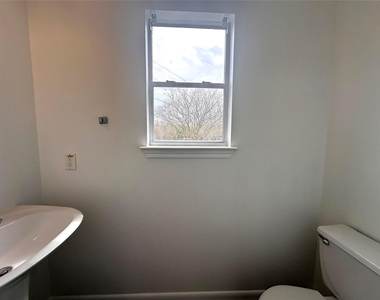 722 Lavaca Loop - Photo Thumbnail 6
