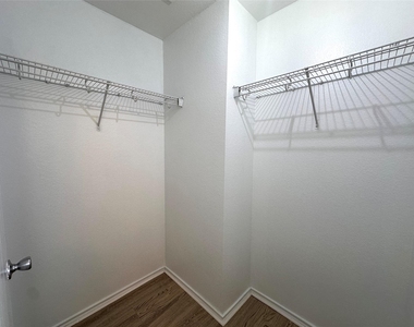 722 Lavaca Loop - Photo Thumbnail 11