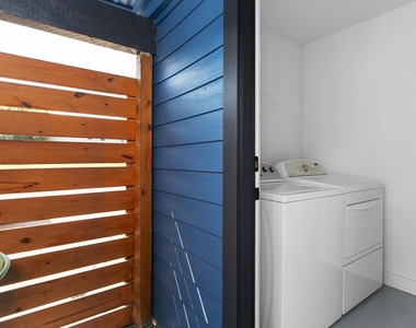 1201 Southport Dr - Photo Thumbnail 9