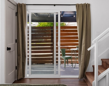 1201 Southport Dr - Photo Thumbnail 7