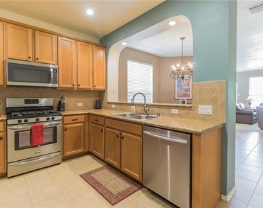 9201 Brodie Ln - Photo Thumbnail 15