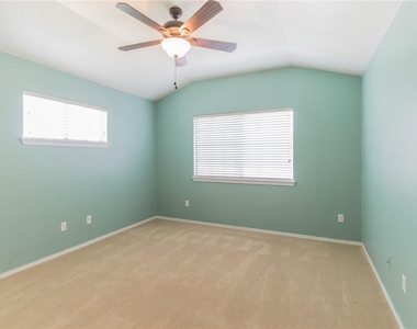 9201 Brodie Ln - Photo Thumbnail 3