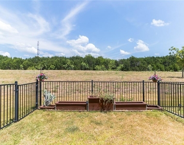 9201 Brodie Ln - Photo Thumbnail 5