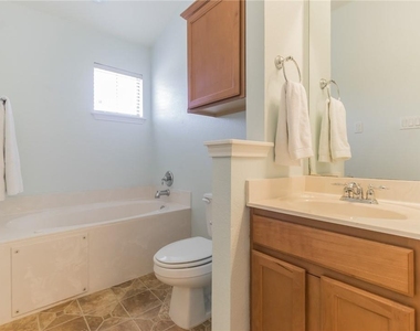 9201 Brodie Ln - Photo Thumbnail 20