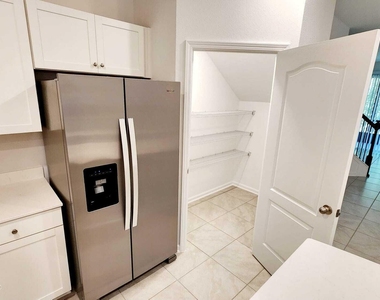 307 Redbud Road - Photo Thumbnail 5