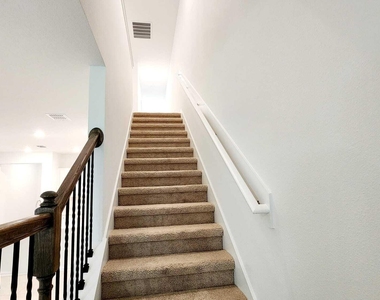 307 Redbud Road - Photo Thumbnail 11