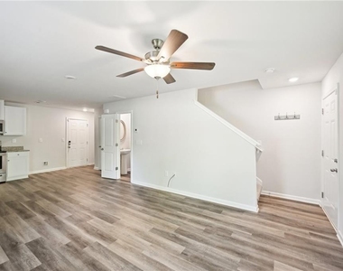 4437 Ben Hill Road - Photo Thumbnail 3