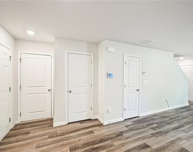 4437 Ben Hill Road - Photo Thumbnail 6