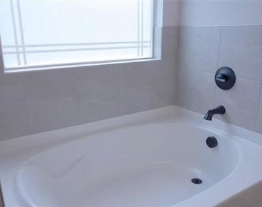 702 Shetland Trail - Photo Thumbnail 9