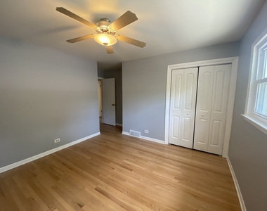 426 E Berteau Avenue - Photo Thumbnail 13