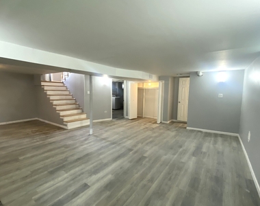 426 E Berteau Avenue - Photo Thumbnail 15
