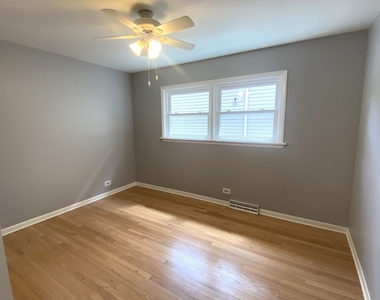 426 E Berteau Avenue - Photo Thumbnail 8