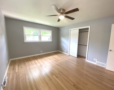 426 E Berteau Avenue - Photo Thumbnail 11