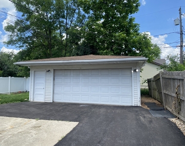 426 E Berteau Avenue - Photo Thumbnail 18